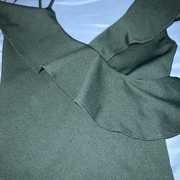 Green Emerald Ruffle dress - Picture 4 of 8